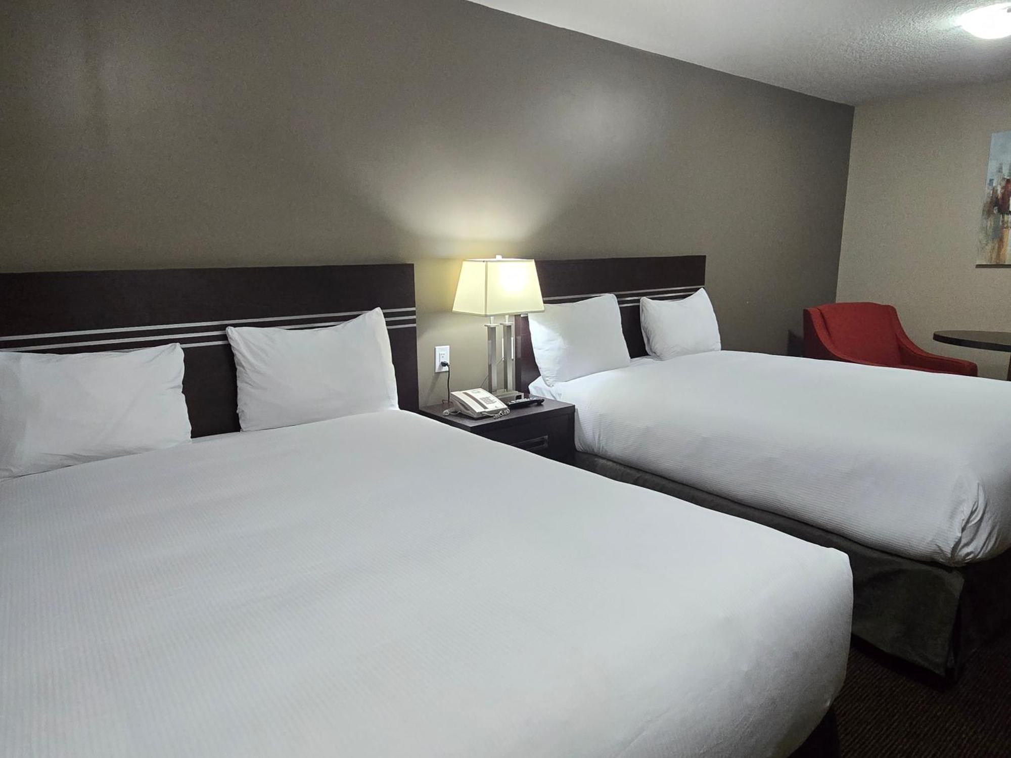 Royal Lodge Edmonton Exterior foto